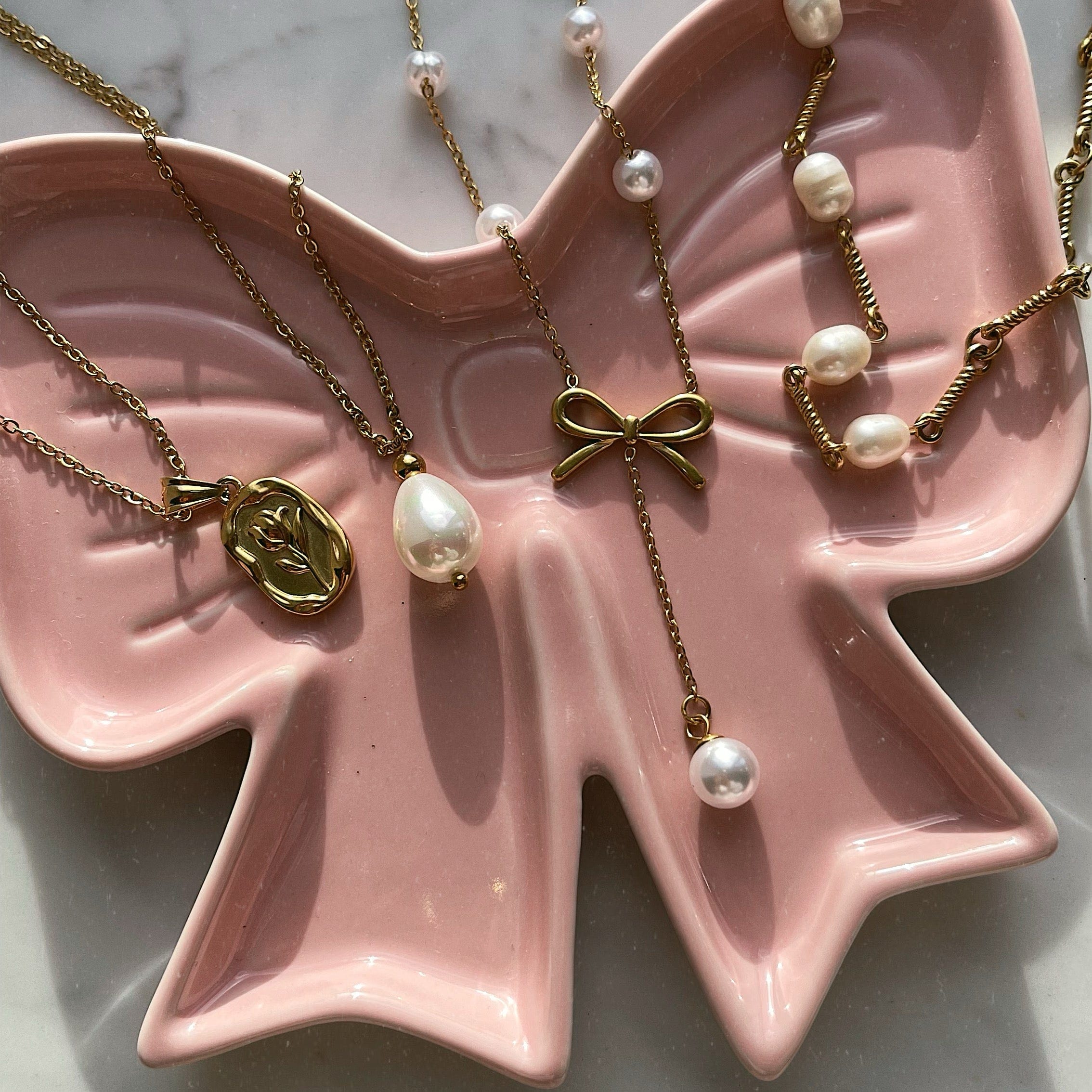 Everlast Bow Pearl Necklace