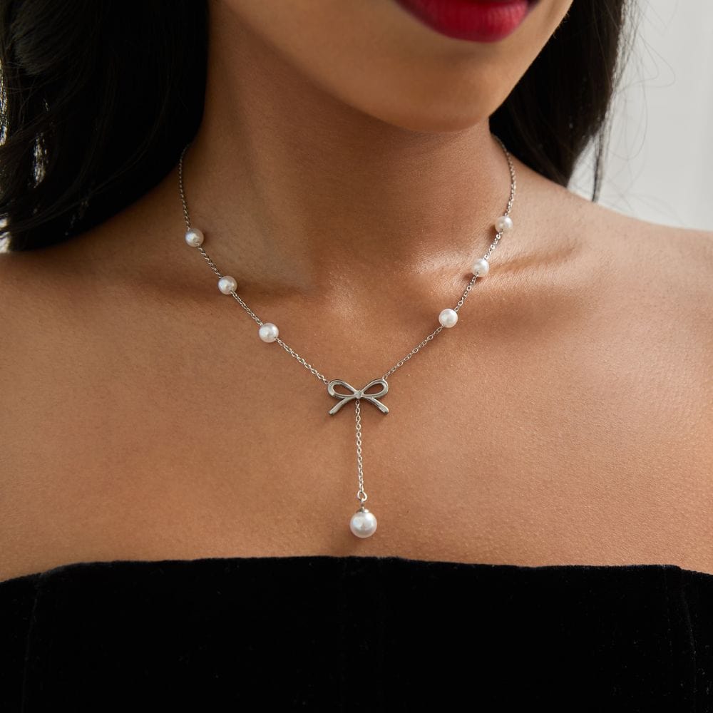 Everlast Bow Pearl Necklace